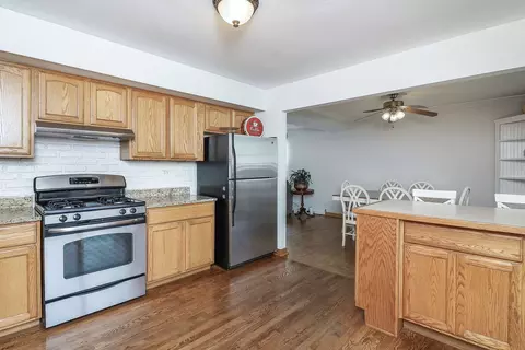 1297 E Hull Dr, Wheaton, IL 60189 photo 7