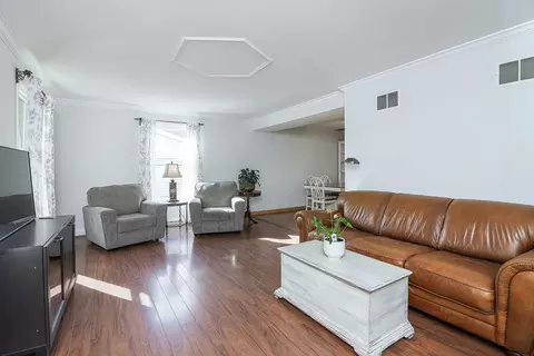 1297 E Hull Dr, Wheaton, IL 60189 photo 4