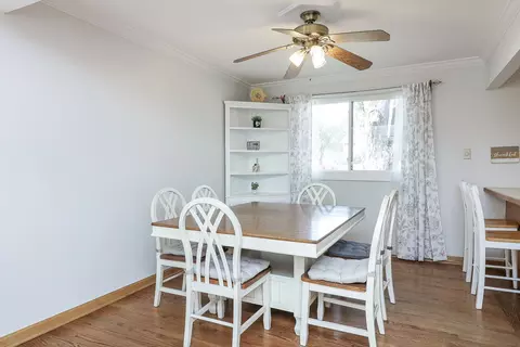 1297 E Hull Dr, Wheaton, IL 60189 photo 5