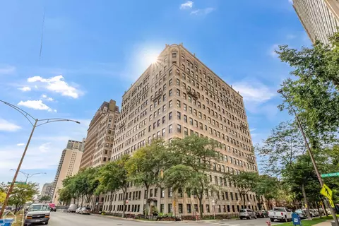 3520 N Lake Shore Dr #4E, Chicago, IL 60657