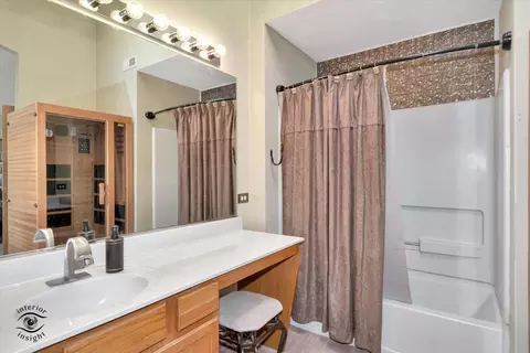 Bath - 6925 Clearwater Dr, Plainfield, IL 60586 photo 2 of 4