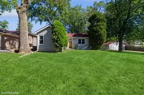 3 S675 Wilbur Ave, Warrenville, IL 60555