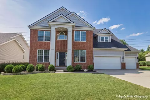 1161 Kingsmill Dr, Algonquin, IL 60102