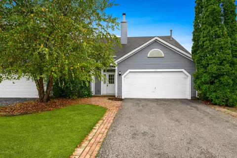 17 E Country Walk Dr #17, Round Lake Beach, IL 60073