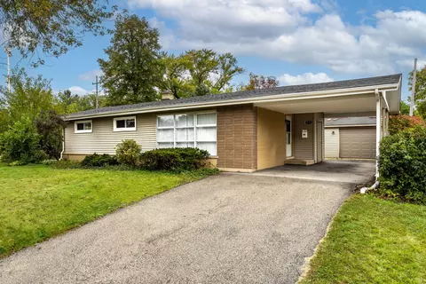 1716 W Olive St, Arlington Heights, IL 60004