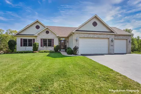 955 Heather Glen Ct, Antioch, IL 60002