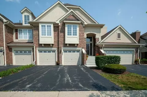 492 Harvey Lake Dr, Vernon Hills, IL 60061