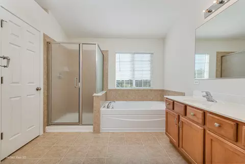 Bath - 600 Herath Ln, Shorewood, IL 60404 photo 1 of 3
