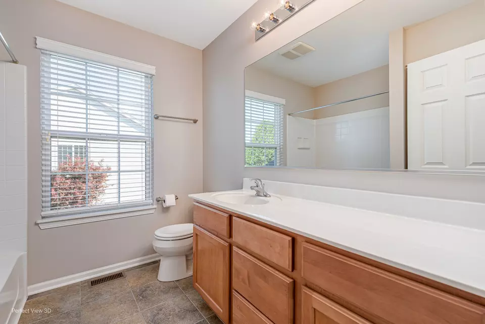 Bath - 600 Herath Ln, Shorewood, IL 60404 photo 3 of 3