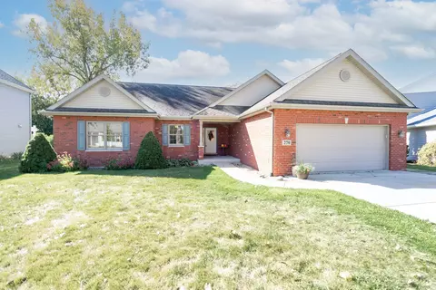 270 Village Ln, Seneca, IL 61360