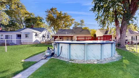 Exterior - 655 S Main Ave, Kankakee, IL 60901 photo 10 of 11