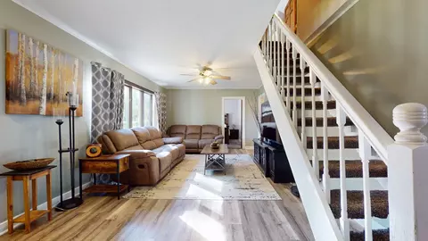 Entry Way - 655 S Main Ave, Kankakee, IL 60901 photo 2 of 3