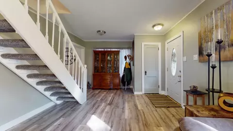Entry Way - 655 S Main Ave, Kankakee, IL 60901 photo 1 of 3