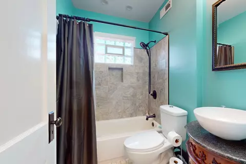 Bath - 655 S Main Ave, Kankakee, IL 60901 photo 1 of 1