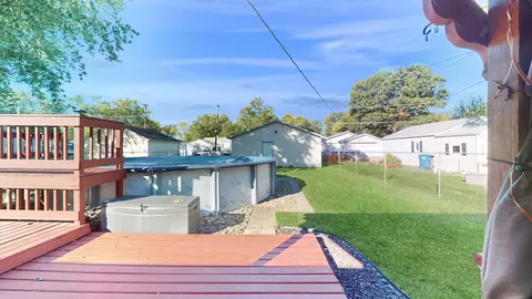 Exterior - 655 S Main Ave, Kankakee, IL 60901 photo 6 of 11
