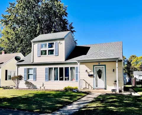Exterior - 655 S Main Ave, Kankakee, IL 60901 photo 2 of 11