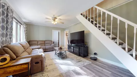 Living - 655 S Main Ave, Kankakee, IL 60901 photo 1 of 2