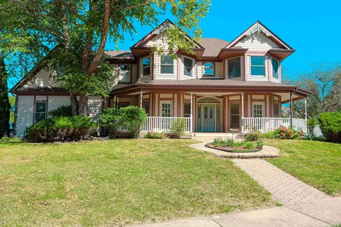 161 N Buckingham Dr, Sugar Grove, IL 60554
