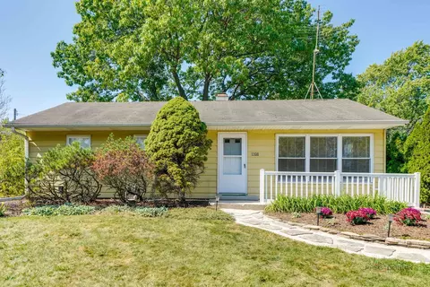 1108 Highland Rd, Mundelein, IL 60060
