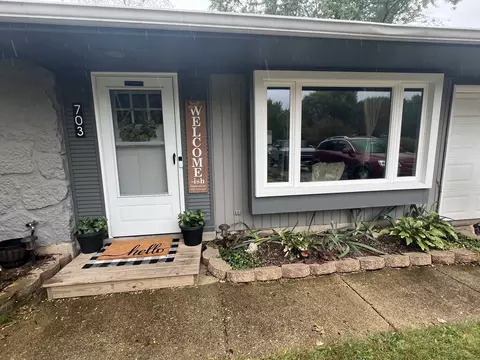 703 S 11th Ave, Saint Charles, IL 60174