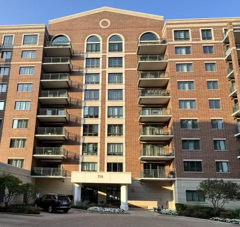 750 Pearson St #610, Des Plaines, IL 60016