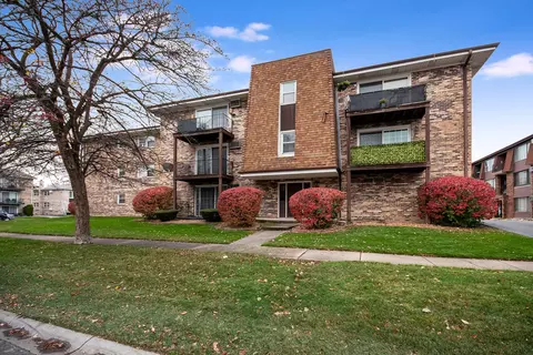 9850 S Nottingham Ave #102, Chicago Ridge, IL 60415