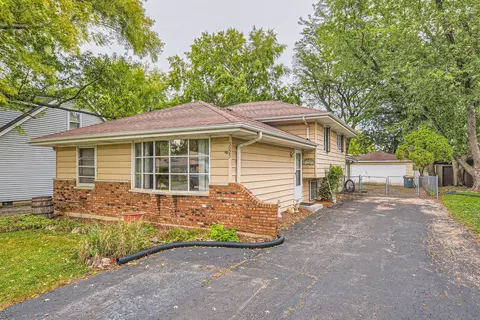 3925 N Adams St, Westmont, IL 60559