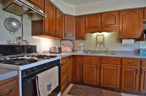Kitchen - 826 Tomahawk Dr, Ottawa, IL 61350 photo 2 of 2