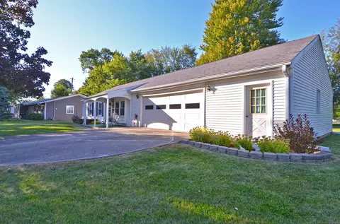 Exterior - 826 Tomahawk Dr, Ottawa, IL 61350 photo 5 of 5