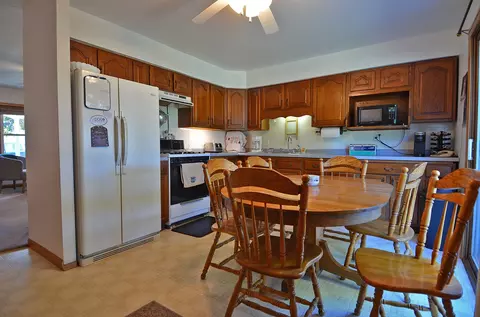Kitchen - 826 Tomahawk Dr, Ottawa, IL 61350 photo 1 of 2