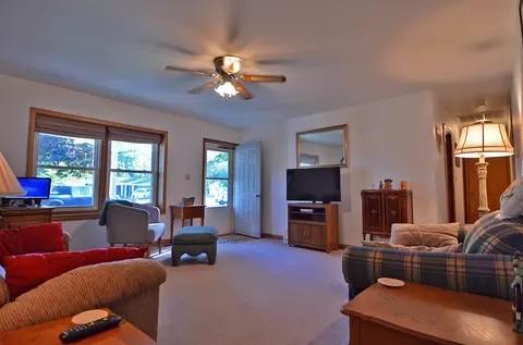 Living - 826 Tomahawk Dr, Ottawa, IL 61350 photo 1 of 2