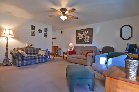Living - 826 Tomahawk Dr, Ottawa, IL 61350 photo 2 of 2