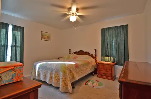 Bedroom - 826 Tomahawk Dr, Ottawa, IL 61350 photo 2 of 3