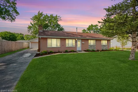 50 Maricopa Ln, Hoffman Estates, IL 60169