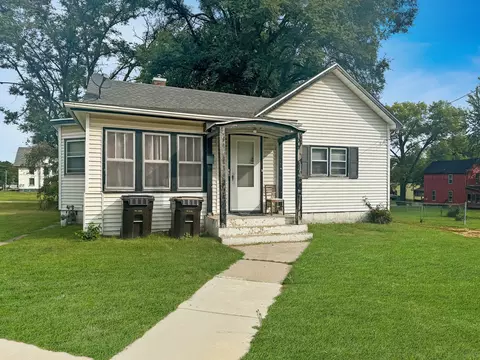 611 S Adams Ave, Freeport, IL 61032