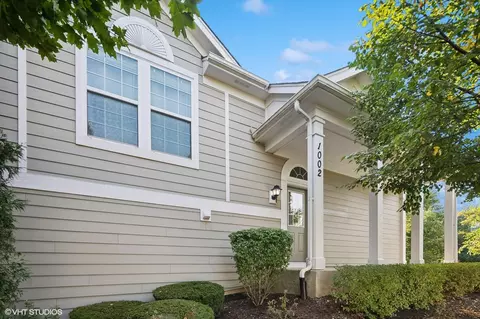 1002 Reserve Dr, Elgin, IL 60124 photo 1