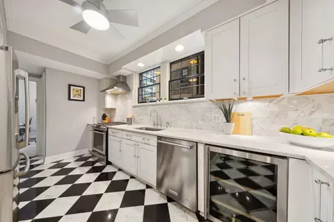 210 E Pearson St #3B, Chicago, IL 60611 photo 12