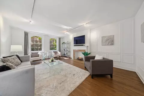 210 E Pearson St #3B, Chicago, IL 60611 photo 4