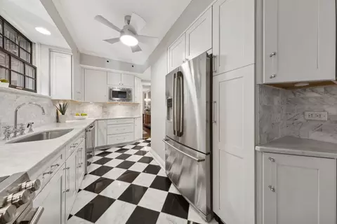 210 E Pearson St #3B, Chicago, IL 60611 photo 11