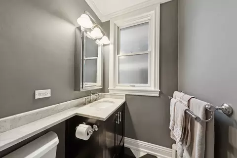 210 E Pearson St #3B, Chicago, IL 60611 photo 28