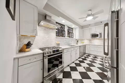 210 E Pearson St #3B, Chicago, IL 60611 photo 10