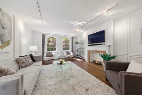 210 E Pearson St #3B, Chicago, IL 60611 photo 2