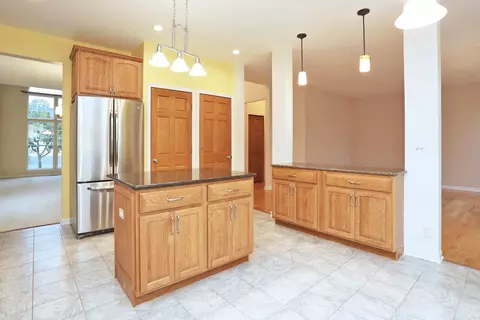 Kitchen - 214 Remington Dr, Bartlett, IL 60103 photo 4 of 4