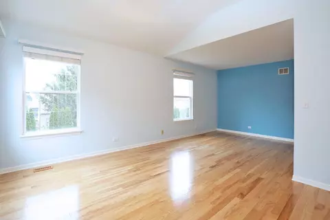 Living - 214 Remington Dr, Bartlett, IL 60103 photo 7 of 8