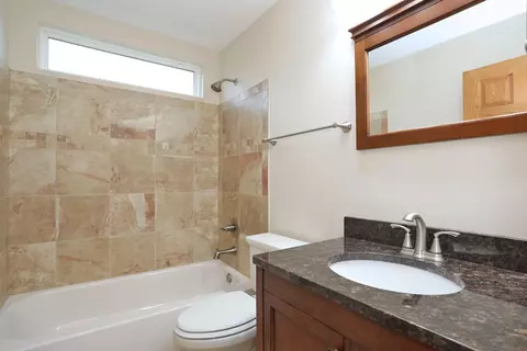 Bath - 214 Remington Dr, Bartlett, IL 60103 photo 4 of 4