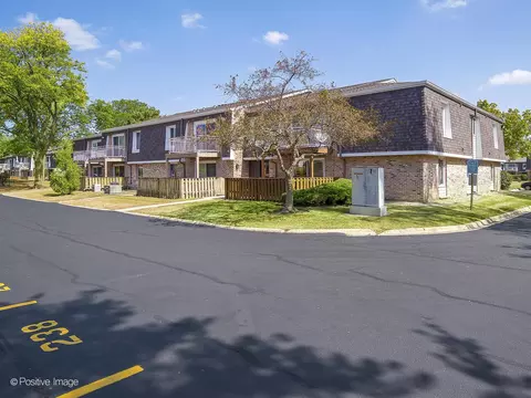 1906 Plum Grove Rd #1D, Rolling Meadows, IL 60008