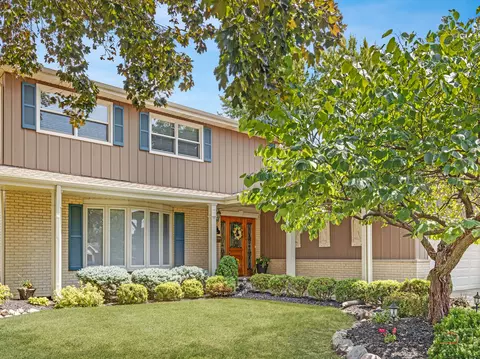 505 S Carol Ln, Mount Prospect, IL 60056