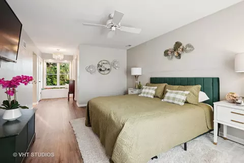 Bedroom - 731 Garth Rd, Wheeling, IL 60090 photo 1 of 4