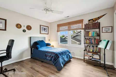 Bedroom - 731 Garth Rd, Wheeling, IL 60090 photo 2 of 4