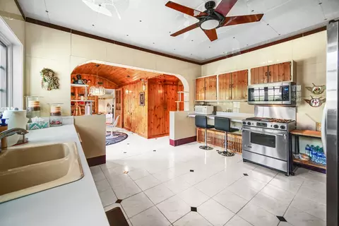 Kitchen - 14318 Long Ave, Midlothian, IL 60445 photo 1 of 6